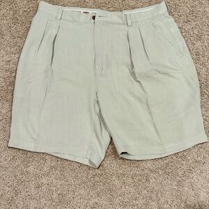 Tommy Bahama Men's Soft Beige Pleated Shorts